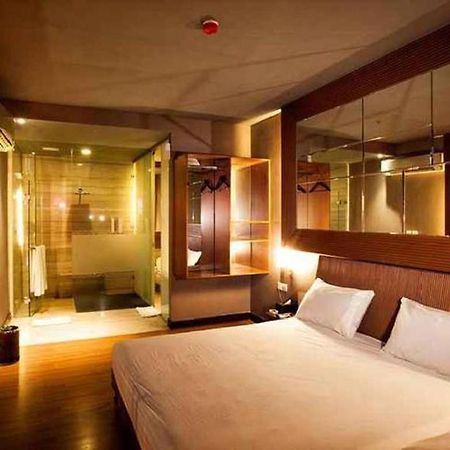 108 Hotel By Him Джакарта Екстериор снимка