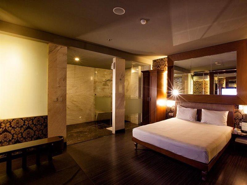 108 Hotel By Him Джакарта Екстериор снимка