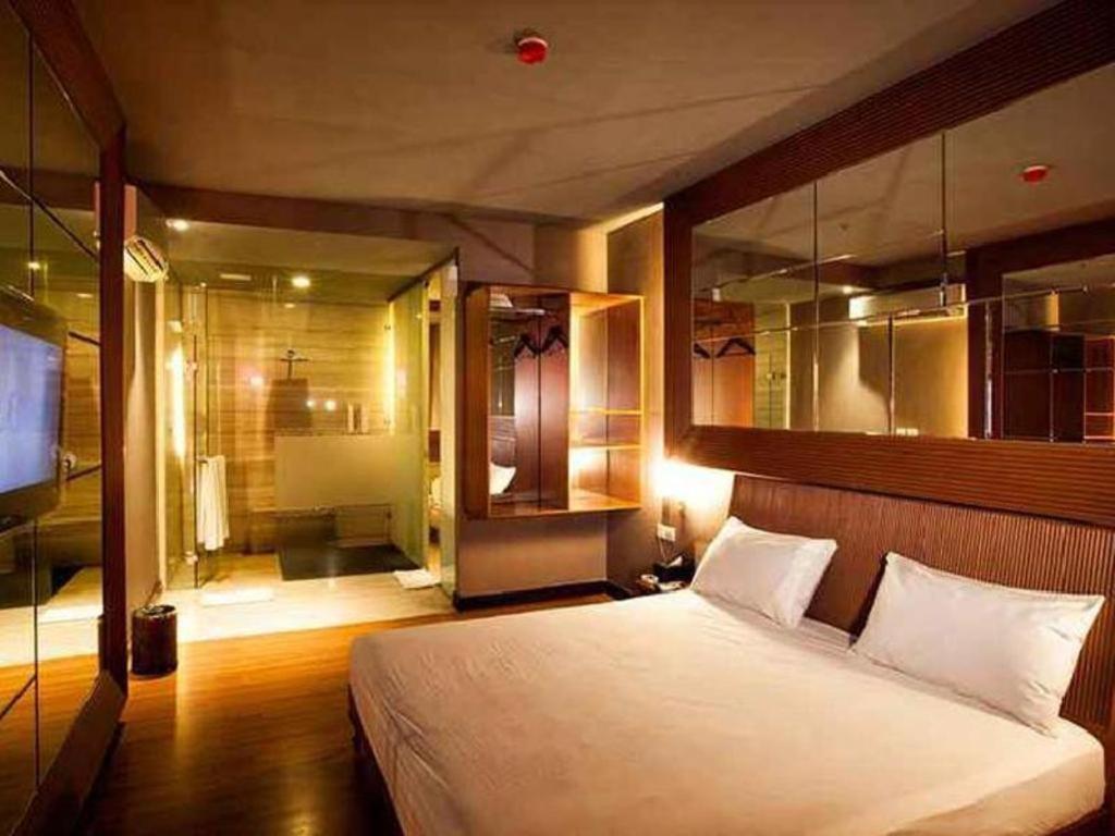 108 Hotel By Him Джакарта Екстериор снимка