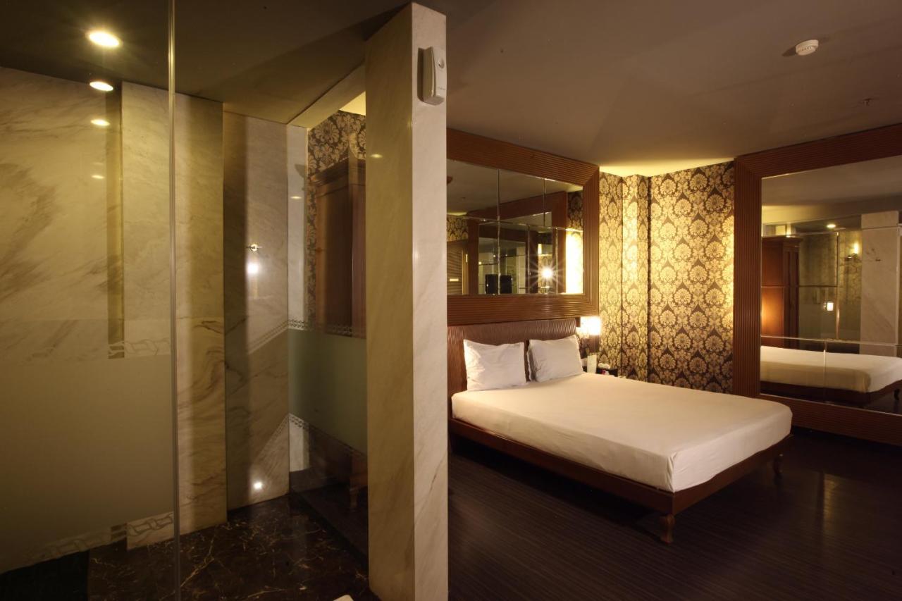 108 Hotel By Him Джакарта Екстериор снимка